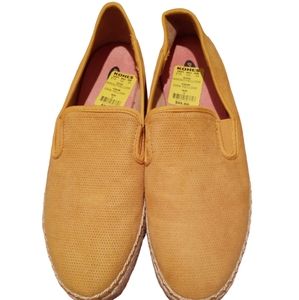*NWT* Dr. Scholl's espadrilles size 9 dark yellow